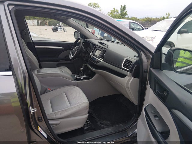 2015 Toyota Highlander Le Plus V6 მანქანა იყიდება აუქციონზე, vin: 5TDZKRFH9FS084490, აუქციონის ნომერი: 45089829