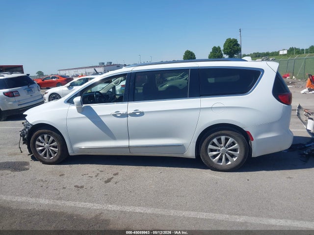 2019 Chrysler Pacifica Touring L მანქანა იყიდება აუქციონზე, vin: 2C4RC1BG2KR700660, აუქციონის ნომერი: 45089963