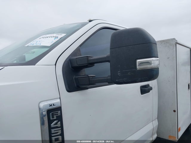 45089996 :رقم المزاد ، 1FDUF4GN4LEC43399 vin ، 2020 Ford F-450 Chassis Xl مزاد بيع