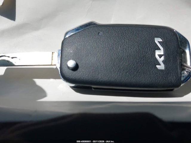 KNDCP3LE3T5327534 KIA NIRO LX