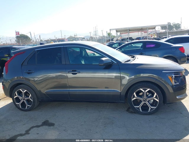 KNDCP3LE3T5327534 KIA NIRO LX