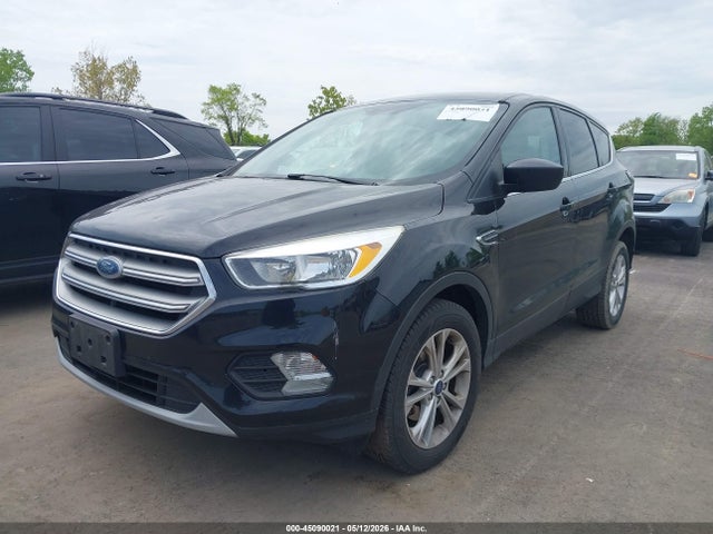 45090021 :رقم المزاد ، 1FMCU0GD3HUE04372 vin ، 2017 Ford Escape Se مزاد بيع
