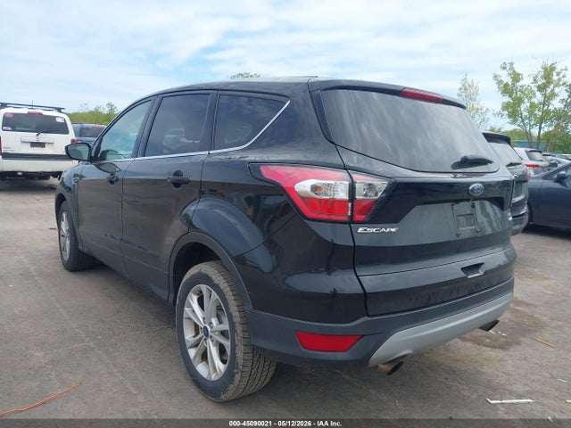 45090021 :رقم المزاد ، 1FMCU0GD3HUE04372 vin ، 2017 Ford Escape Se مزاد بيع