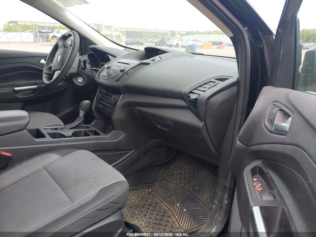 45090021 :رقم المزاد ، 1FMCU0GD3HUE04372 vin ، 2017 Ford Escape Se مزاد بيع