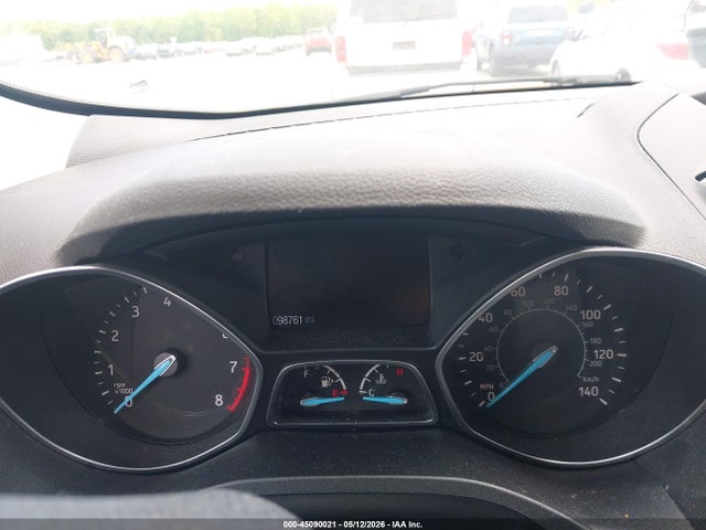 45090021 :رقم المزاد ، 1FMCU0GD3HUE04372 vin ، 2017 Ford Escape Se مزاد بيع