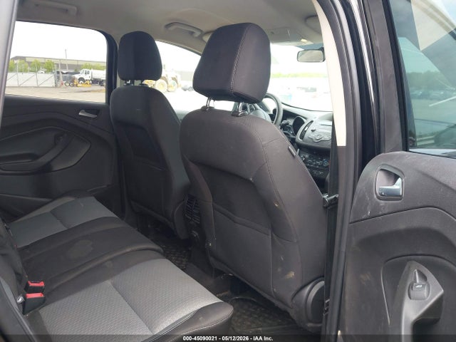 45090021 :رقم المزاد ، 1FMCU0GD3HUE04372 vin ، 2017 Ford Escape Se مزاد بيع