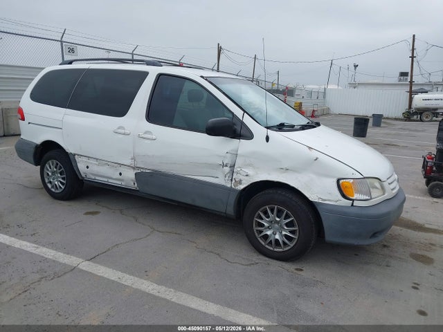 45090157 :رقم المزاد ، 4T3ZF19C02U426245 vin ، 2002 Toyota Sienna Ce مزاد بيع