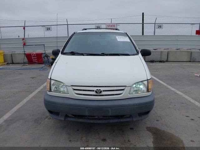 45090157 :رقم المزاد ، 4T3ZF19C02U426245 vin ، 2002 Toyota Sienna Ce مزاد بيع