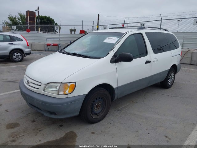 45090157 :رقم المزاد ، 4T3ZF19C02U426245 vin ، 2002 Toyota Sienna Ce مزاد بيع