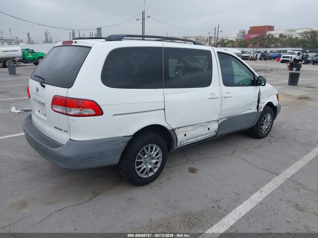 45090157 :رقم المزاد ، 4T3ZF19C02U426245 vin ، 2002 Toyota Sienna Ce مزاد بيع