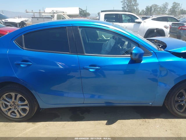 3MYDLBYV7JY311566 Toyota YARIS IA
