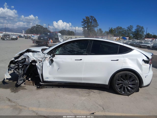 2022 Tesla Model Y Performance Dual Motor All-wheel Drive მანქანა იყიდება აუქციონზე, vin: 7SAYGDEF0NF345589, აუქციონის ნომერი: 45090321