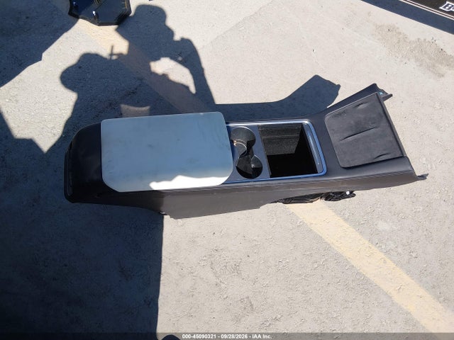 2022 Tesla Model Y Performance Dual Motor All-wheel Drive მანქანა იყიდება აუქციონზე, vin: 7SAYGDEF0NF345589, აუქციონის ნომერი: 45090321