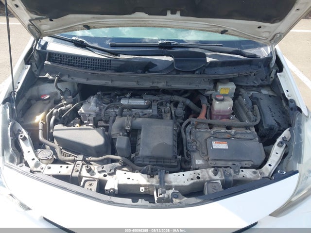 JTDZN3EU1GJ043756 Toyota Prius V Two