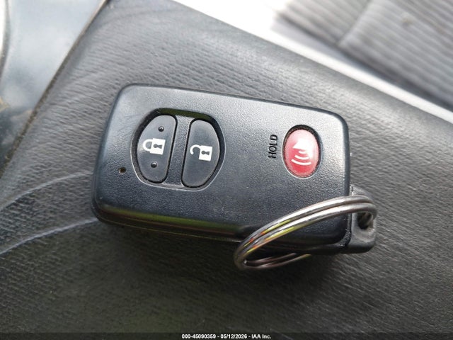 JTDZN3EU1GJ043756 Toyota Prius V Two