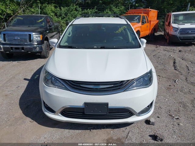 Aukcja sprzedaży 2018 Chrysler Pacifica Hybrid Touring L, vin: 2C4RC1L73JR105989, numer aukcji: 45090391