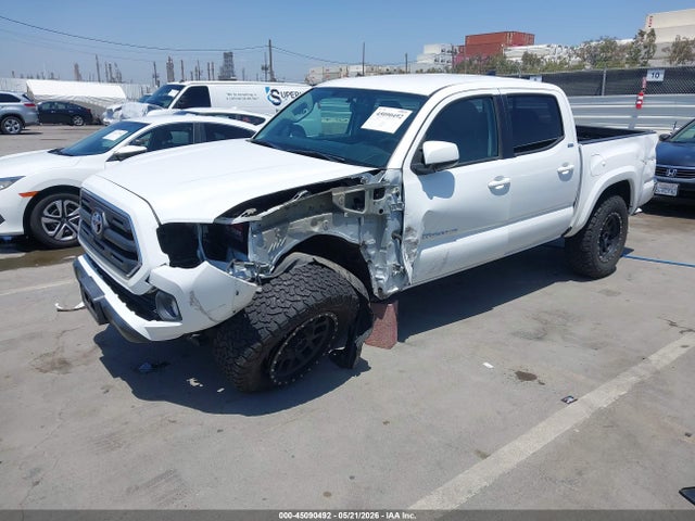 2017 Toyota Tacoma Sr5 V6 მანქანა იყიდება აუქციონზე, vin: 3TMAZ5CN2HM051359, აუქციონის ნომერი: 45090492