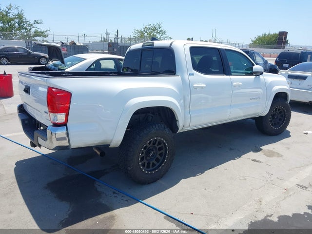 2017 Toyota Tacoma Sr5 V6 მანქანა იყიდება აუქციონზე, vin: 3TMAZ5CN2HM051359, აუქციონის ნომერი: 45090492