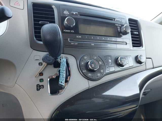 2013 Toyota Sienna L V6 7 Passenger მანქანა იყიდება აუქციონზე, vin: 5TDZK3DC1DS383733, აუქციონის ნომერი: 45090584