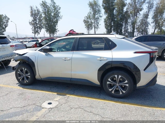 Toyota BZ4X XLE 2024 JTMAAAAA2RA040781 Image 14