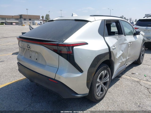 Toyota BZ4X XLE 2024 JTMAAAAA2RA040781 Image 4