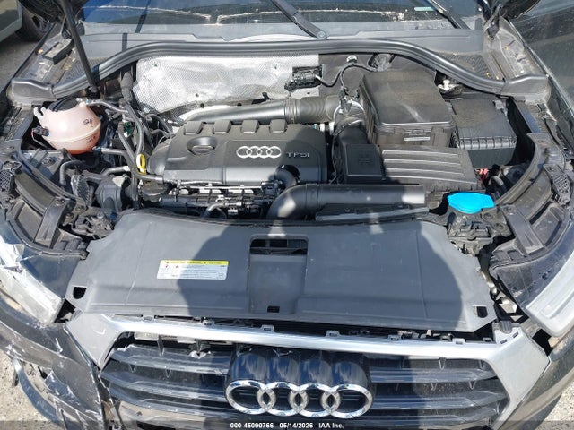 WA1JCCFS0HR004041 Audi Q3 2.0t Premium