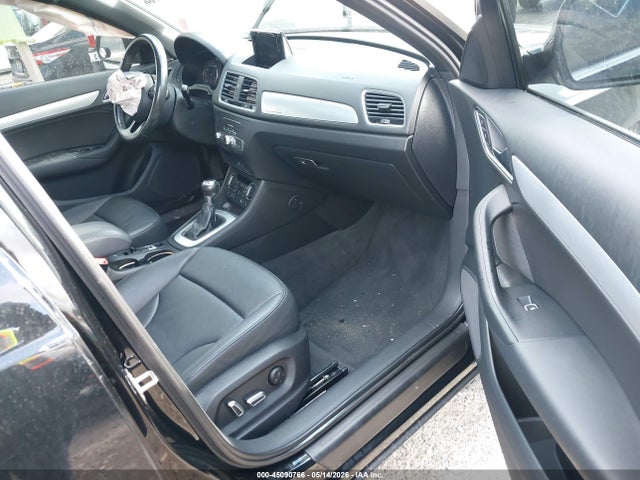 WA1JCCFS0HR004041 Audi Q3 2.0t Premium