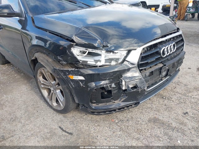 WA1JCCFS0HR004041 Audi Q3 2.0t Premium