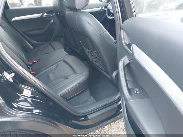 WA1JCCFS0HR004041 Audi Q3 2.0t Premium
