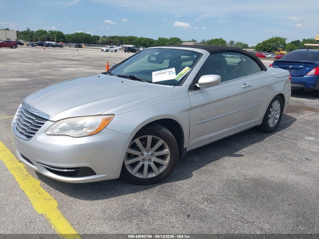 45090798 :رقم المزاد ، 1C3BC2EG0BN537611 vin ، 2011 Chrysler 200 Touring مزاد بيع