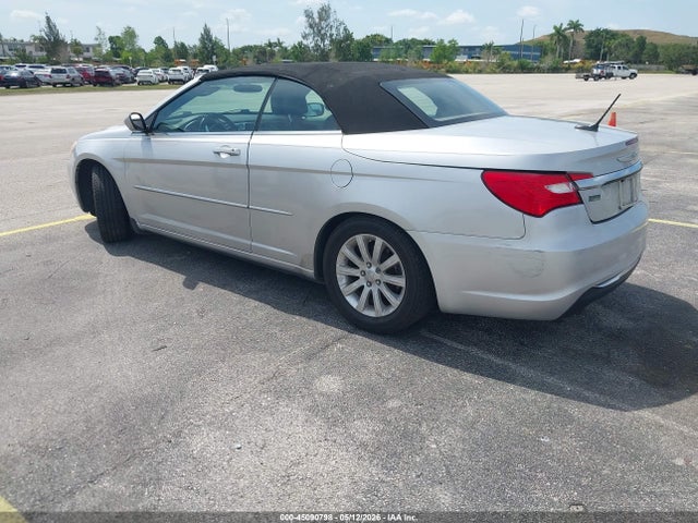 45090798 :رقم المزاد ، 1C3BC2EG0BN537611 vin ، 2011 Chrysler 200 Touring مزاد بيع
