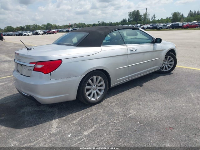 45090798 :رقم المزاد ، 1C3BC2EG0BN537611 vin ، 2011 Chrysler 200 Touring مزاد بيع