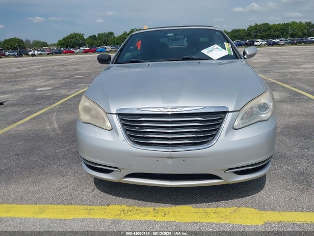 45090798 :رقم المزاد ، 1C3BC2EG0BN537611 vin ، 2011 Chrysler 200 Touring مزاد بيع