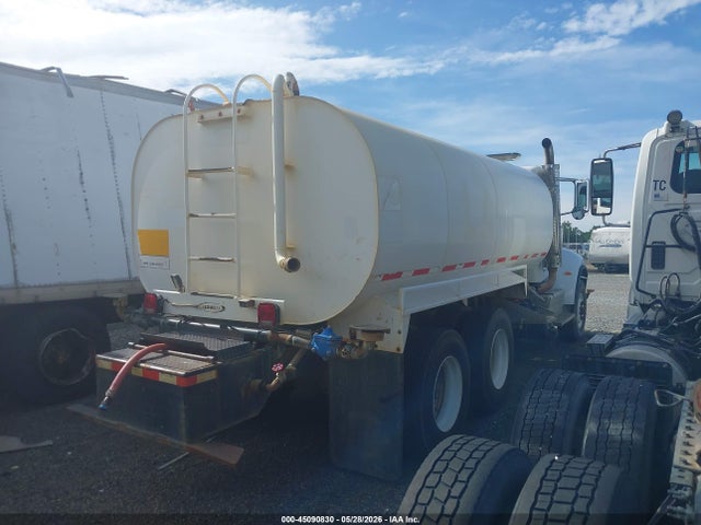 45090830 :رقم المزاد ، 2NP3LJ0X7GM325600 vin ، 2016 Peterbilt 348 مزاد بيع