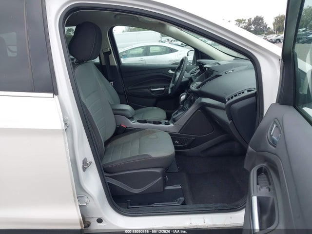 1FMCU0GX6GUA29831 Ford ESCAPE SE