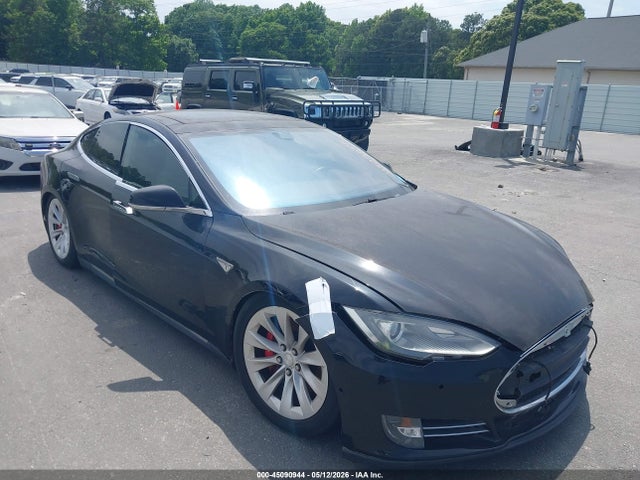 45090944 :رقم المزاد ، 5YJSA4H29FFP78231 vin ، 2015 Tesla Model S 70d/85d/p85d مزاد بيع