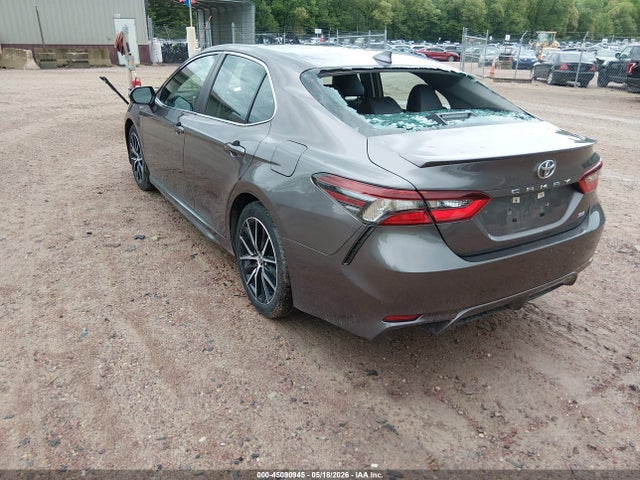 45090945 :رقم المزاد ، 4T1G11AKXNU645638 vin ، 2022 Toyota Camry Se مزاد بيع