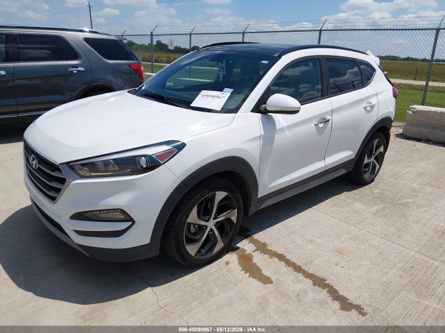 Hyundai Tucson Value 2018 KM8J33A28JU778453 Image 2