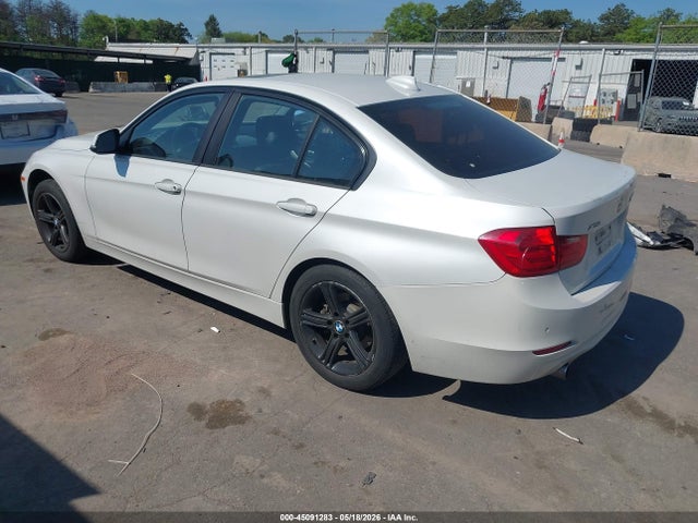 45091283 :رقم المزاد ، WBA3C3G58FNS76300 vin ، 2015 Bmw 320i Xdrive مزاد بيع