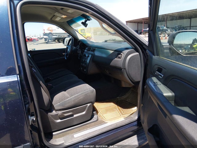 45091357 :رقم المزاد ، 1GNFC13C68J140936 vin ، 2008 Chevrolet Tahoe Ls مزاد بيع