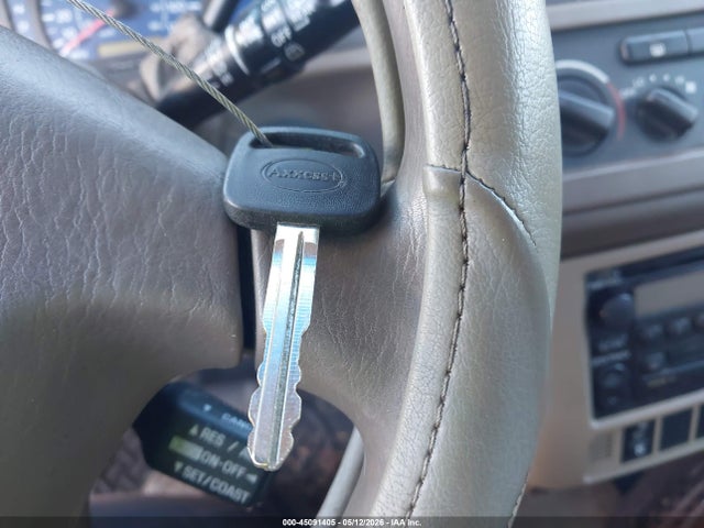 45091405 :رقم المزاد ، 4T3ZF13C62U505587 vin ، 2002 Toyota Sienna Le مزاد بيع