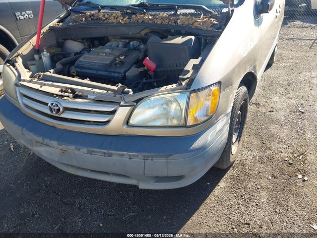 45091405 :رقم المزاد ، 4T3ZF13C62U505587 vin ، 2002 Toyota Sienna Le مزاد بيع