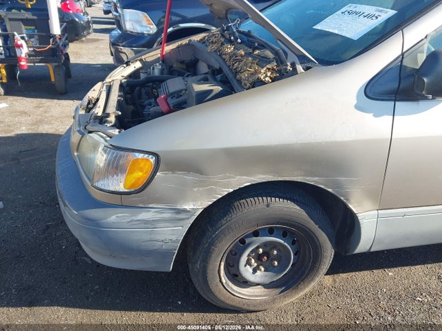 45091405 :رقم المزاد ، 4T3ZF13C62U505587 vin ، 2002 Toyota Sienna Le مزاد بيع
