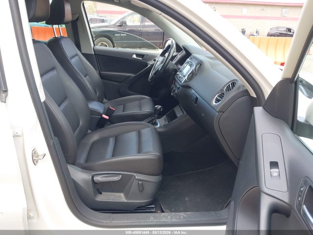 2013 Volkswagen Tiguan Se მანქანა იყიდება აუქციონზე, vin: WVGBV3AX5DW578293, აუქციონის ნომერი: 45091449