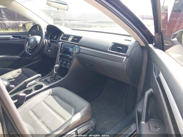 45091621 :رقم المزاد ، 1VWDT7A38HC086305 vin ، 2017 Volkswagen Passat 1.8t R-line مزاد بيع