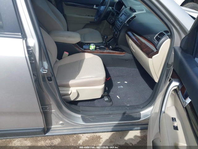 45091744 :رقم المزاد ، 5XYKT3A6XEG425277 vin ، 2014 Kia Sorento Lx مزاد بيع