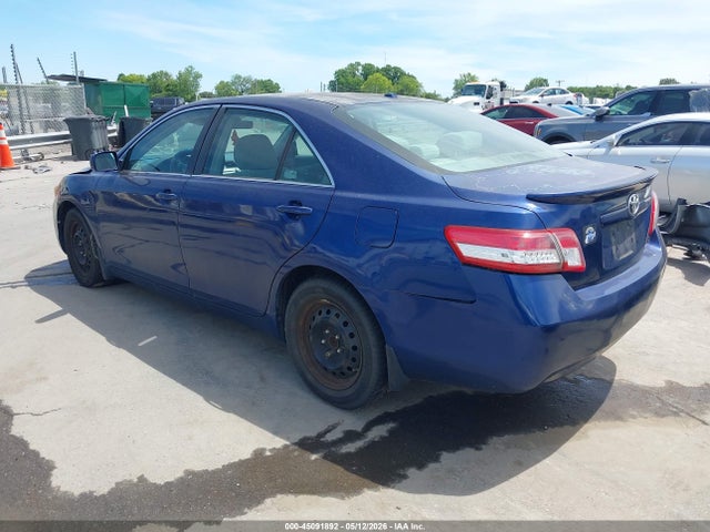 45091892 :رقم المزاد ، 4T1BF3EKXBU646057 vin ، 2011 Toyota Camry Le مزاد بيع