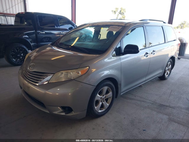 Toyota Sienna Le 8 Passenger 2015 5TDKK3DC5FS682663 Image 2