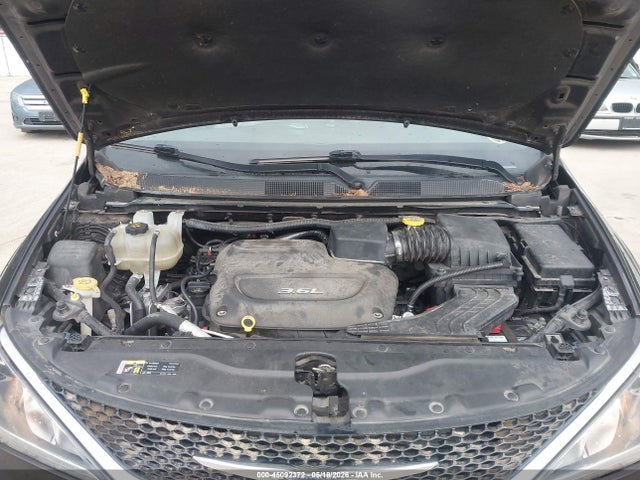Продажа на аукционе авто 2017 Chrysler Pacifica Touring-l Plus, vin: 2C4RC1EG7HR611624, номер лота: 45092372