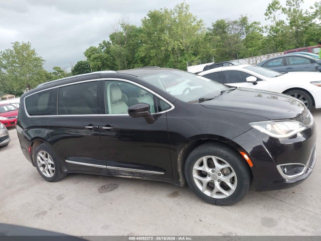 Продажа на аукционе авто 2017 Chrysler Pacifica Touring-l Plus, vin: 2C4RC1EG7HR611624, номер лота: 45092372